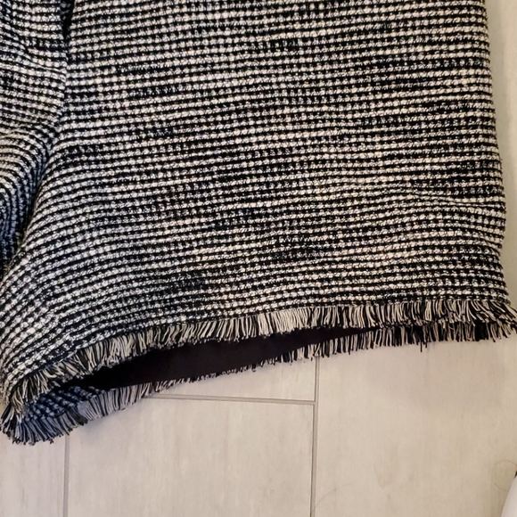 ANN TAYLOR TWEED SHORTS - Picture 2 of 5